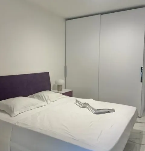 Saint Jhon マントン