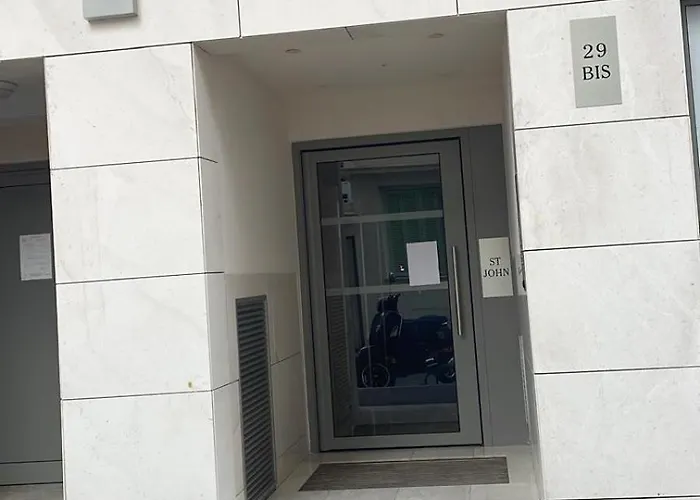 Saint Jhon マントン